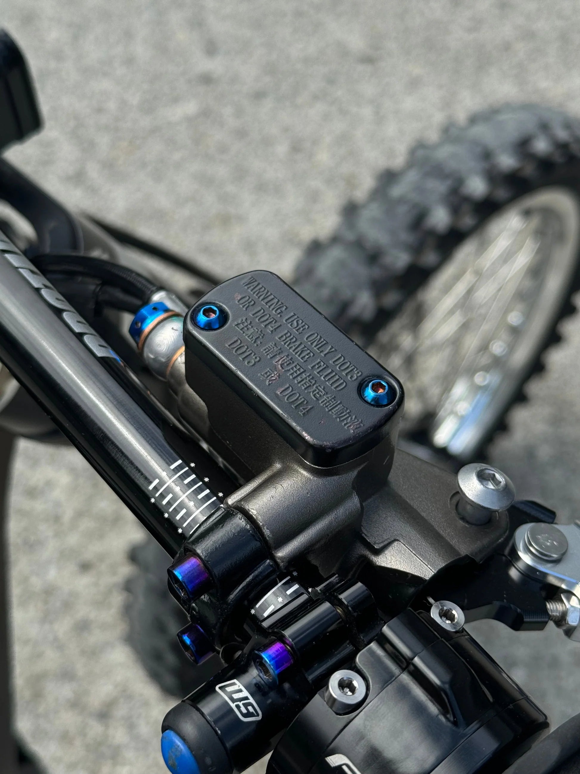 Surron Ultra Bee Break Reservoir Cap Titanium ￼