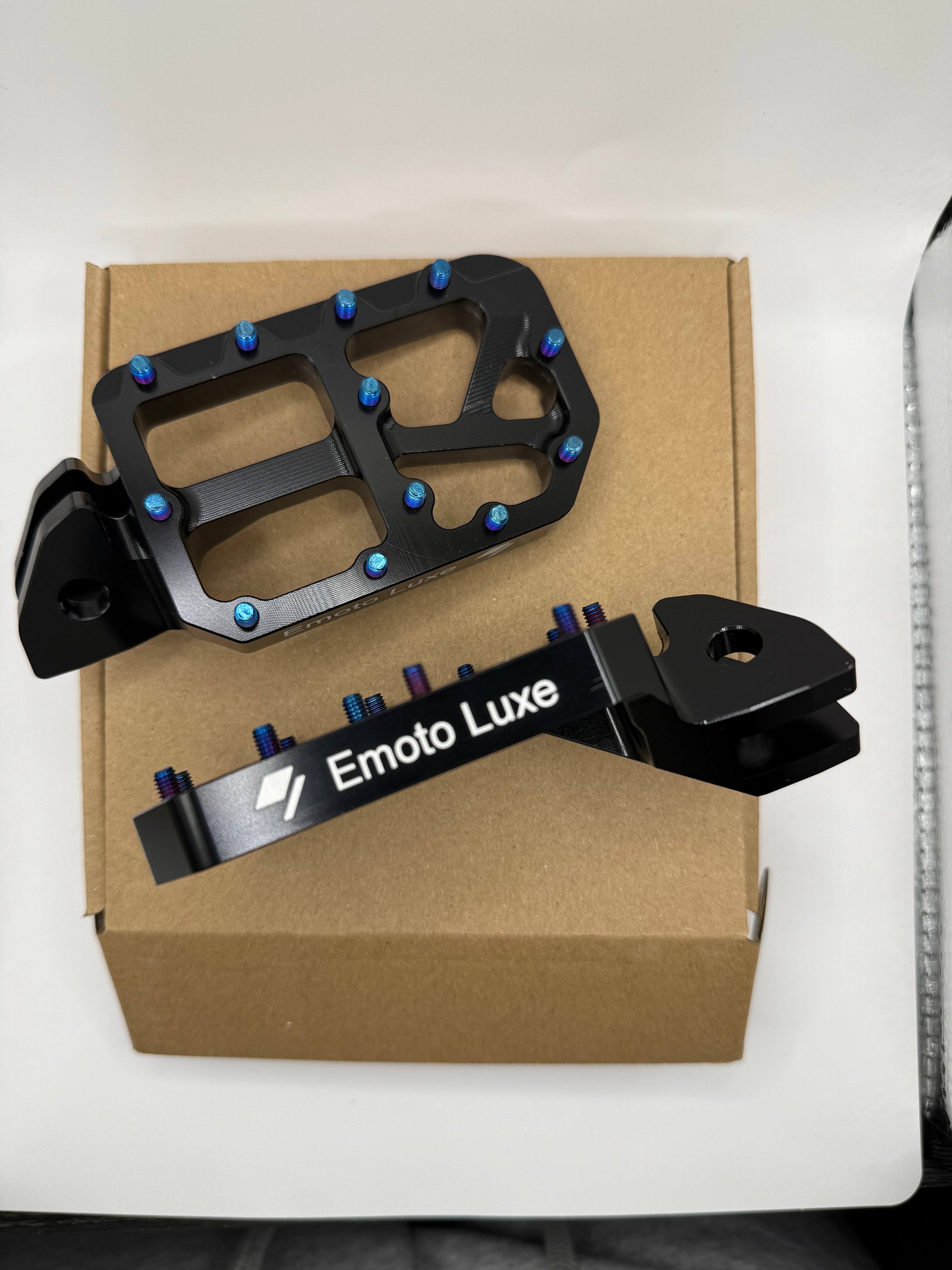 Emoto Luxe Foot Pegs