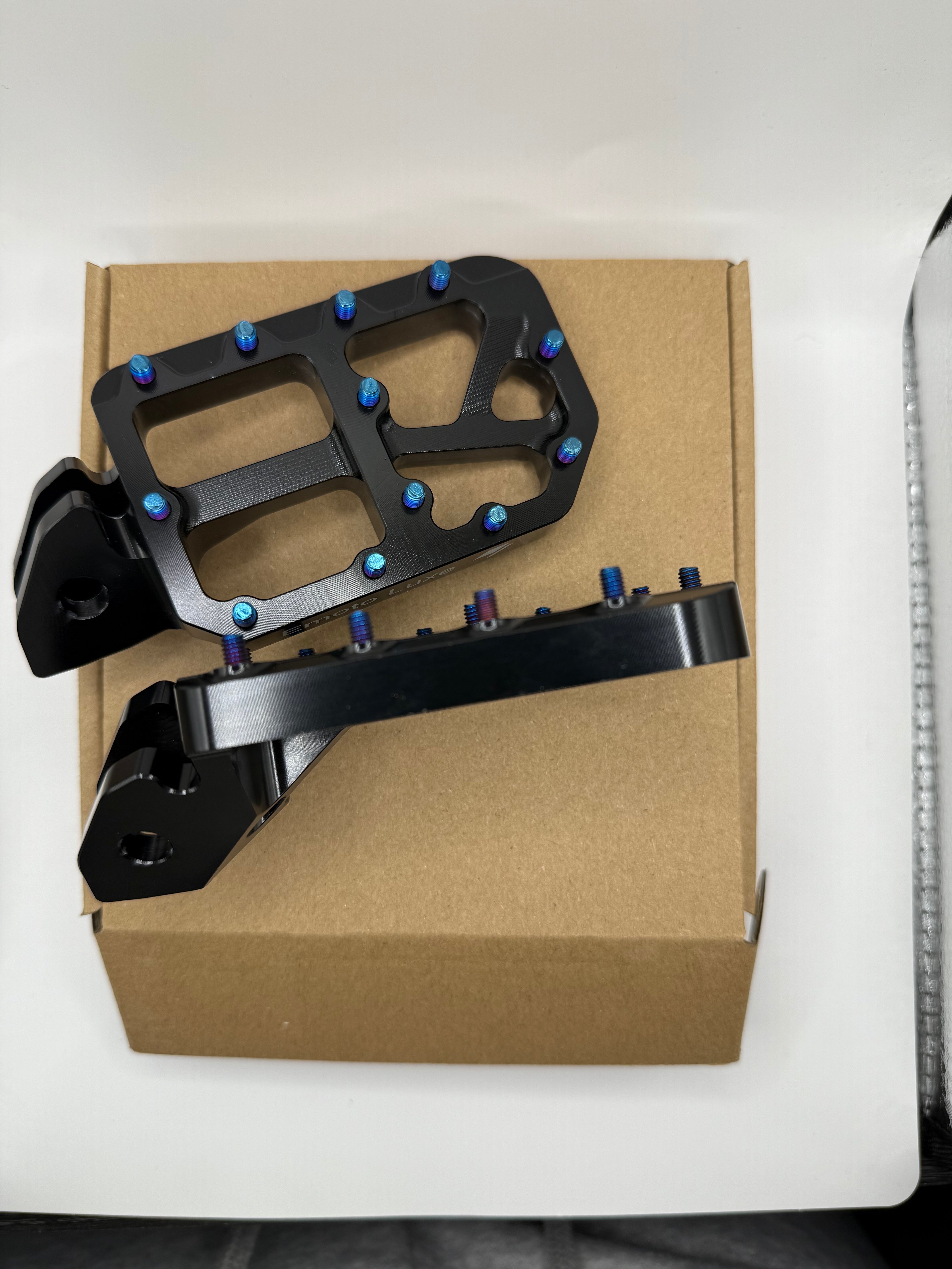 Emoto Luxe Foot Pegs