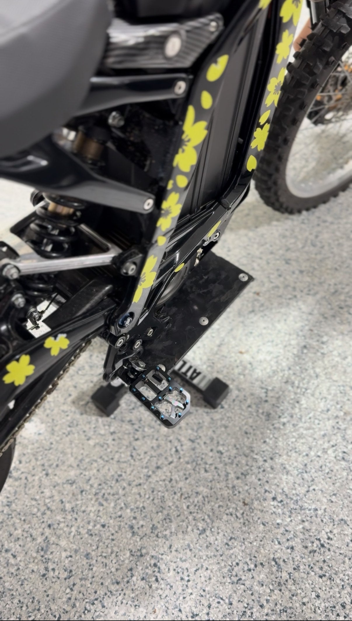 Emoto Luxe Foot Pegs